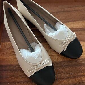 Saks Fifth Avenue Cream and Black Flats